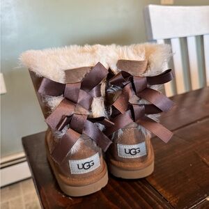 UGG Toddler Bailey Bow II Boots • Color Chestnut